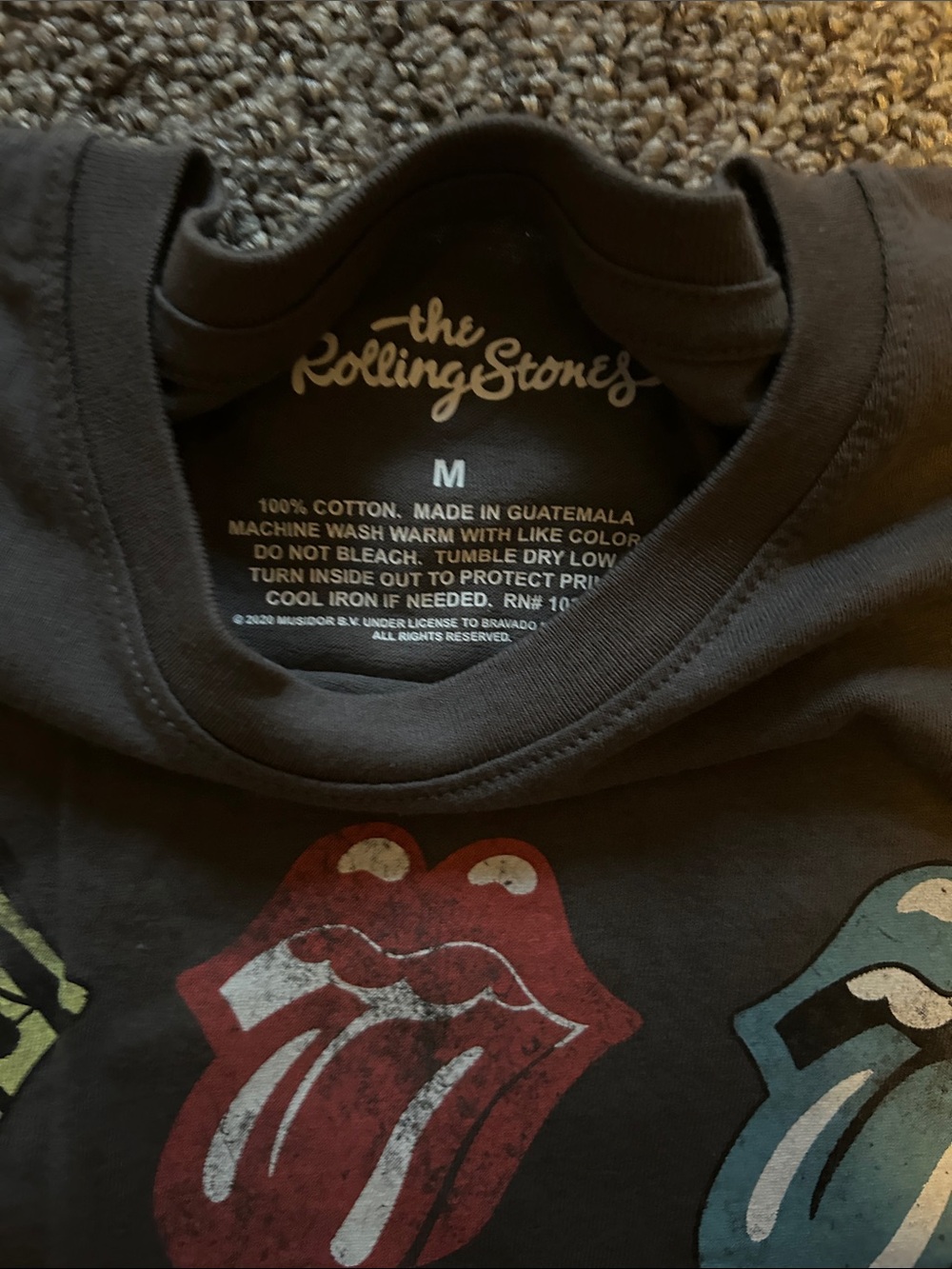 3 total shirts- 2 Rolling Stones and 1 -Guns and Roses Graphic Tees - Picture 6 of 7